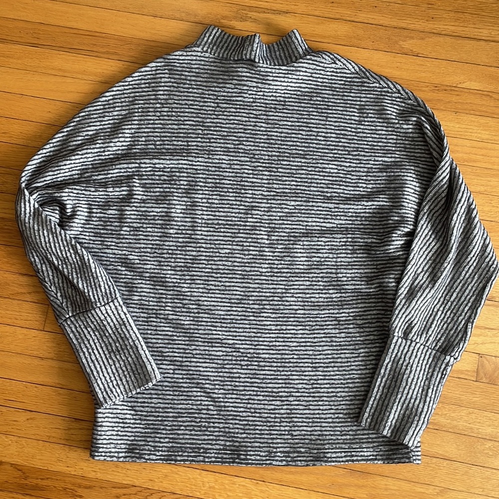 Urban Outfitters Out from Under Amelia Dolman Top - Picture 5 of 6